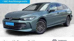 Maripositgrün metallic Gebraucht 2024 VW Passat Elegance Kombi | 40.750 € (Fairer Preis)