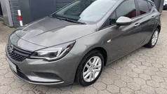 Grau (quarz grau) Gebraucht 2017 Opel Astra Selection Limousine | 11.907 €