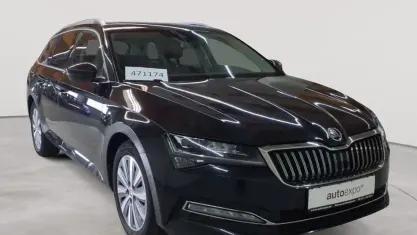 Gebraucht Skoda Superb Style 150 PS (110 kW) 2022 Blackmagic perleffekt Kombi