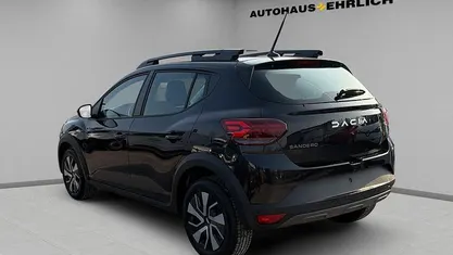 Neu Dacia Sandero Expression 91 PS (66 kW) 2025 Oxidgrün Limousine