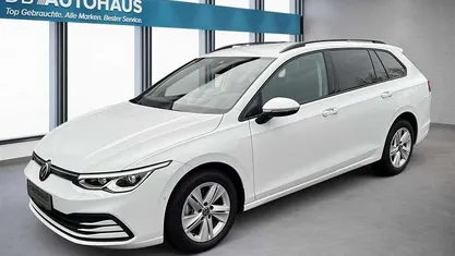 Weiß Gebraucht 2023 VW Golf VIII Life Kombi | 22.310 € (Fairer Preis)