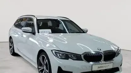 Gebraucht BMW 330e Advantage 252 PS (185 kW) 2021 Alpinweiss uni Kombi