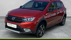 Rot Gebraucht 2018 Dacia Sandero Celebration Kleinwagen | 8.490 € (Guter Preis)