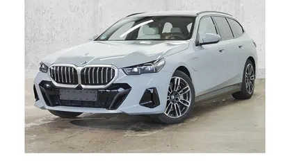Gebraucht BMW 550e M Sport 489 PS (359 kW) 2025 Kombi