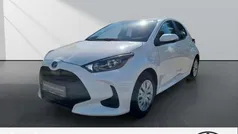 Super white 2 Gebraucht 2023 Toyota Yaris Hybrid Business Edition Limousine | 20.890 € (Fairer Preis)