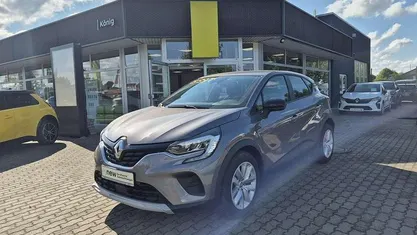 Grau Gebraucht 2023 Renault Captur Equilibre SUV | 18.998 € (Fairer Preis)