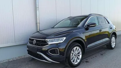 Grenadilschwarz metallic Neu 2025 VW T-Roc Life SUV | 32.540 € (Superpreis)