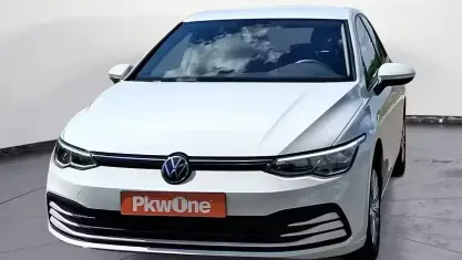 Gebraucht VW Golf VIII 81 PS (59 kW) 2022 Weiß Limousine
