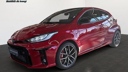 Occasion Toyota Yaris Basis 262 PK (192 kW) 2024 Rood Hatchback