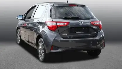 Gebraucht Toyota Yaris Plus 101 PS (74 kW) 2017 Marlingrau metallic Kleinwagen