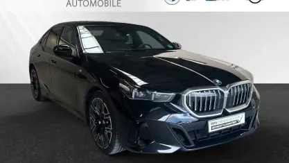 Gebraucht BMW 520 M Sport 197 PS (144 kW) 2025 Saphirschwarz metallic Limousine