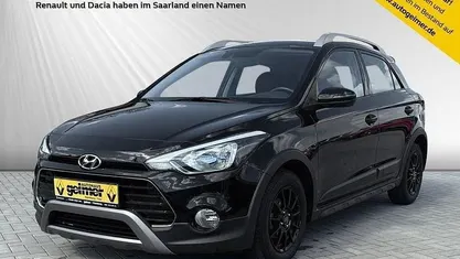 Gebraucht Hyundai i20 Active 101 PS (74 kW) 2019 Schwarz Limousine