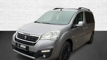 Grau Gebraucht 2017 Peugeot Partner Tepee Allure Van / Kleinbus | 11.990 € (Fairer Preis)