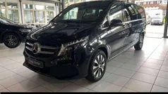 Obsidianschwarz Gebraucht 2023 Mercedes V300 Van / Kleinbus | 68.888 € (Fairer Preis)