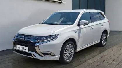 Gebraucht Mitsubishi Outlander P-HEV Diamant Edition 224 PS (164 kW) 2020 Weiß SUV
