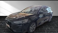 Obsidianschwarz (schwarz) Gebraucht 2023 Ford Focus ST-Line Kombi | 25.950 € (Fairer Preis)