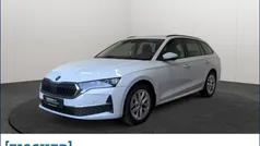 Weiss Gebraucht 2024 Skoda Octavia Selection Kombi | 33.370 € (Fairer Preis)