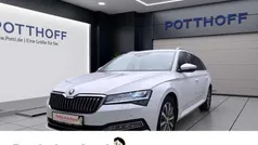 Weiss Gebraucht 2023 Skoda Superb Style Kombi | 31.977 € (Superpreis)