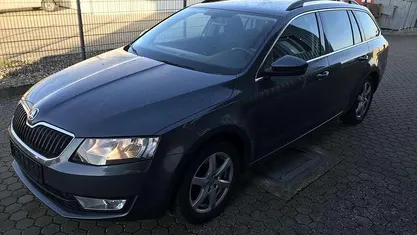 Quarzgrau metallic Gebraucht 2016 Skoda Octavia Ambition Kombi | 11.389 € (Fairer Preis)