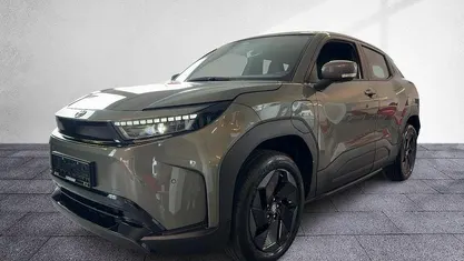 Neu Toyota Urban Cruiser 127 kW (174 PS) 2026 Land breeze green metallic SUV