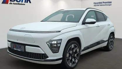 Gebraucht Hyundai Kona Prime 160 kW (218 PS) 2024 Serenity white SUV