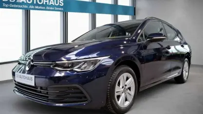 Gebraucht VW Golf VIII Life 110 PS (80 kW) 2024 Blau Kombi