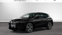 Saphirschwarz metallic Gebraucht 2024 BMW iX SUV | 70.790 € (Guter Preis)