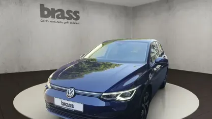 Gebraucht VW Golf VIII Life 150 PS (110 kW) 2023 Atlantic blue metallic Limousine