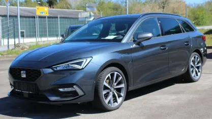 Gebraucht Seat Leon FR 204 PS (150 kW) 2021 Grau ("magnetic" grau metallic) grau (alcantara) Kombi