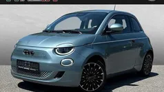 Blau (eis blau) Gebraucht 2021 Fiat 500e La Prima Limousine | 21.490 €