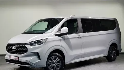 Używany Ford Tourneo Custom Titanium 136 KM (100 kW) 2025 Szary Van