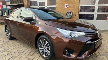 Begagnad Toyota Avensis Business Edition 147 HK (108 kW) 2015 Brun Sedan