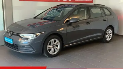 Gebraucht VW Golf VIII Life 131 PS (96 kW) 2023 Grau Kombi