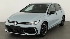 Crystal ice blue metallic Neu 2025 VW Golf VIII R-line | 30.495 € (Fairer Preis)