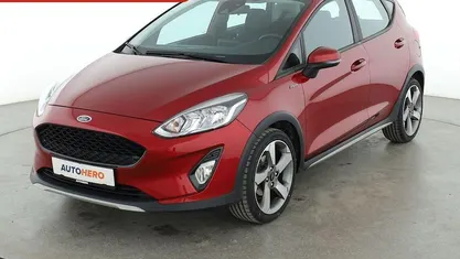 Gebraucht Ford Fiesta Active 101 PS (74 kW) 2019 Rot Limousine
