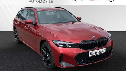 Gebraucht BMW 330e M Sport 292 PS (214 kW) 2024 Fire red Kombi