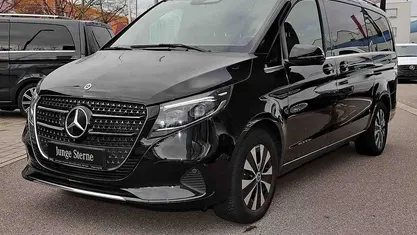 Gebraucht 2025 Mercedes V300 Avantgarde Van / Kleinbus | 73.900 € (Superpreis)