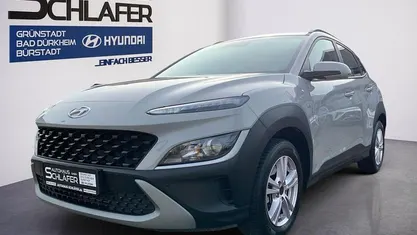 Gebraucht Hyundai Kona Trend 120 PS (88 kW) 2023 Cyber grey / met SUV