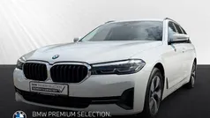 Weiss Gebraucht 2022 BMW 520 Shadowline Kombi | 29.998 € (Superpreis)