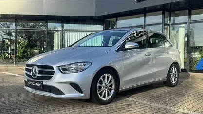 Silber Gebraucht 2020 Mercedes 180 Progressive Limousine | 19.980 € (Superpreis)