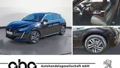 Schwarz Gebraucht 2023 Peugeot 208 Allure Kleinwagen | 17.820 € (Fairer Preis)