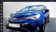 Oxygenblau mica Gebraucht 2017 Toyota Avensis Basis Kombi | 15.480 € (Fairer Preis)