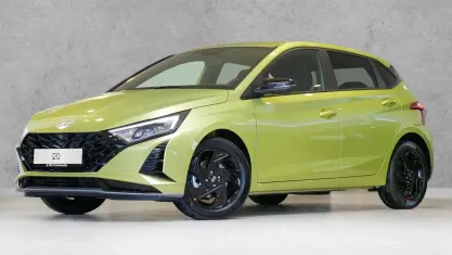 Nuova Hyundai i20 Blackline 90 CV (66 kW) 2026 Verde Utilitaria