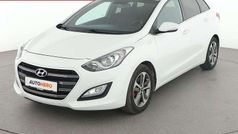 Weiß Gebraucht 2016 Hyundai i30 Trend Limousine | 10.480 € (Fairer Preis)
