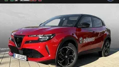Rosso brera Gebraucht 2024 Alfa Romeo Junior Edizione Speciale Limousine | 42.950 € (Fairer Preis)