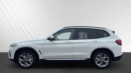 Weiss Gebraucht 2022 BMW X3 Shadowline SUV | 44.888 € (Fairer Preis)