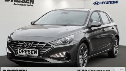 Grau Gebraucht 2024 Hyundai i30 Trend Limousine | 21.490 € (Fairer Preis)