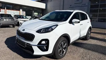 Gebraucht Kia Sportage DREAM-TEAM Edition 132 PS (97 kW) 2019 Wd carraraweiss SUV