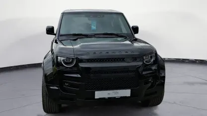 Second-hand Land Rover Defender Black Edition 636 CP (467 kW) 2026 Negru SUV