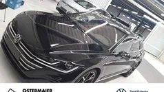 Schwarz (deep black perleffekt) Gebraucht 2025 VW Arteon R-line Kombi | 42.695 € (Fairer Preis)